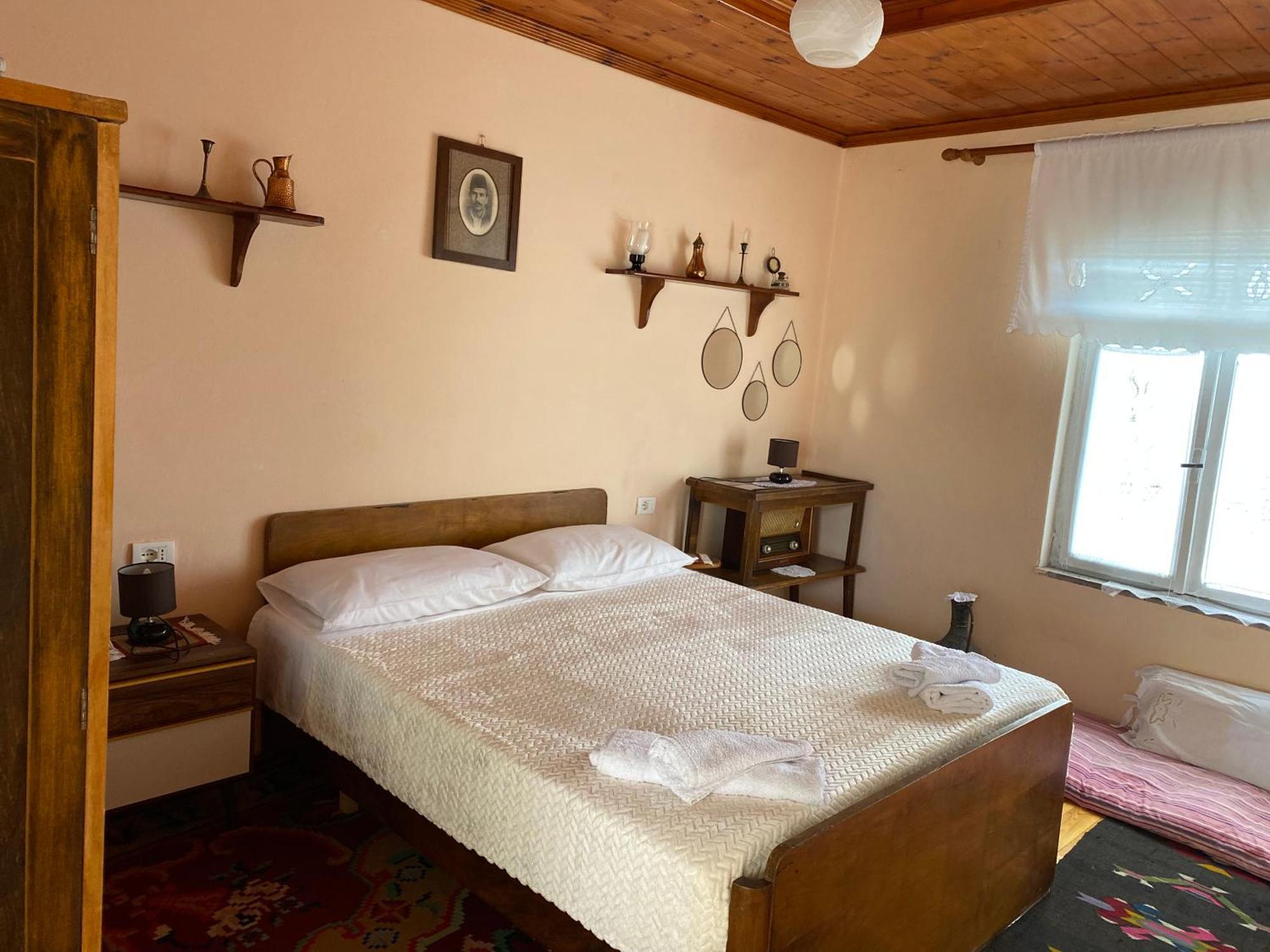 Vila Llulla Krujë Exterior foto